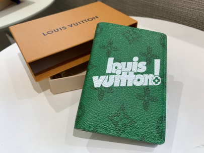 「ラグジュアリーブランドのLOUIS　VUITTON 」