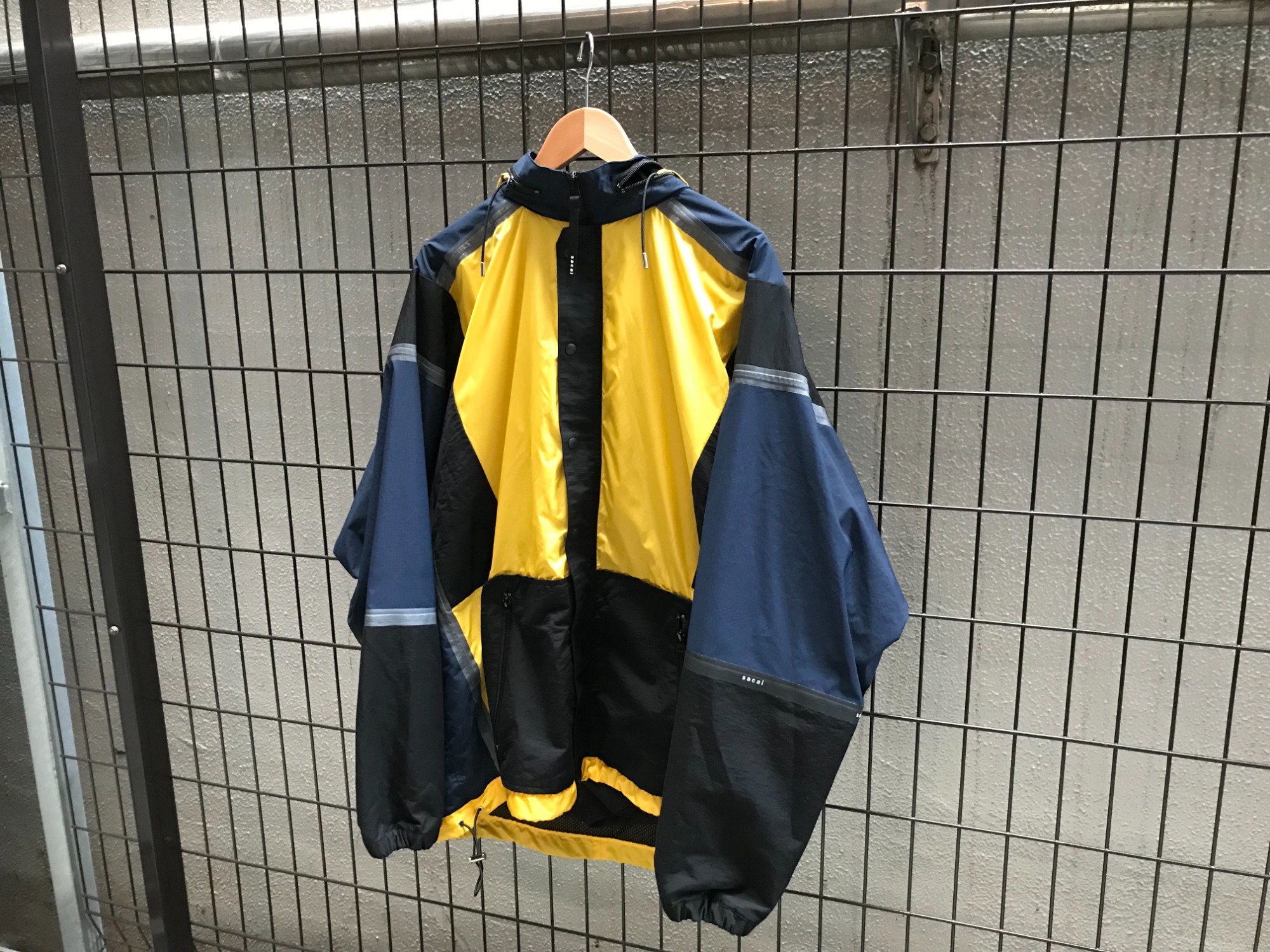 人気ドメブランド【SACAI/サカイ】Packable Blousonのご紹介です ...