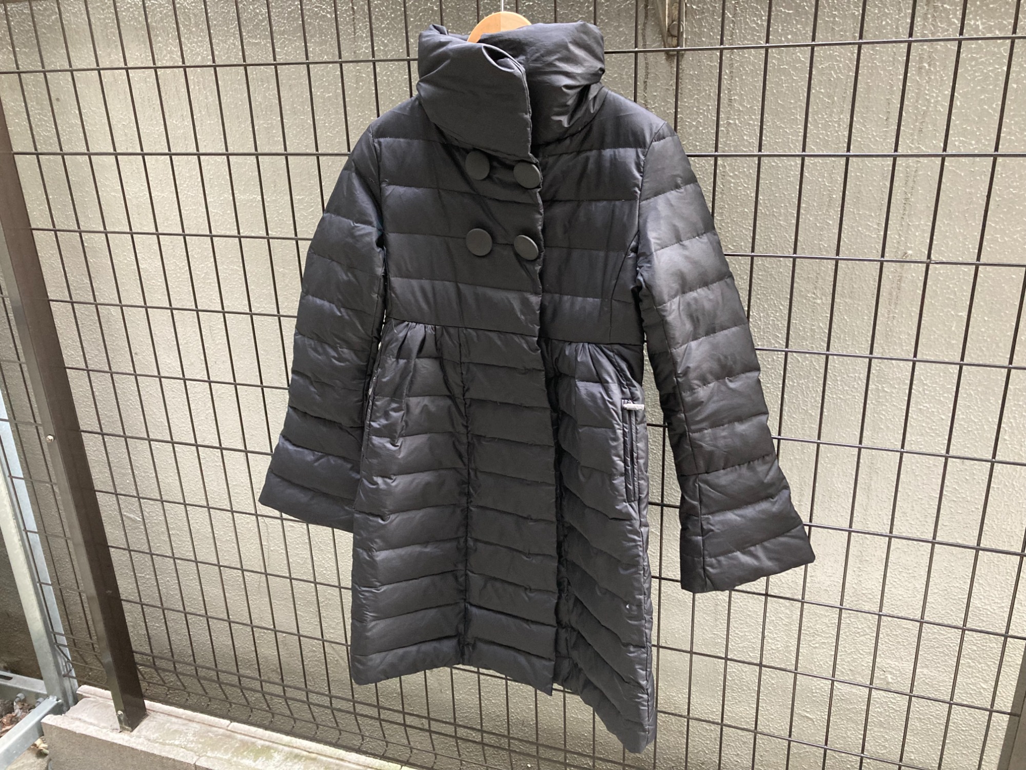 本日は世界的人気高級ダウンブランド【MONCLER/モンクレール】より