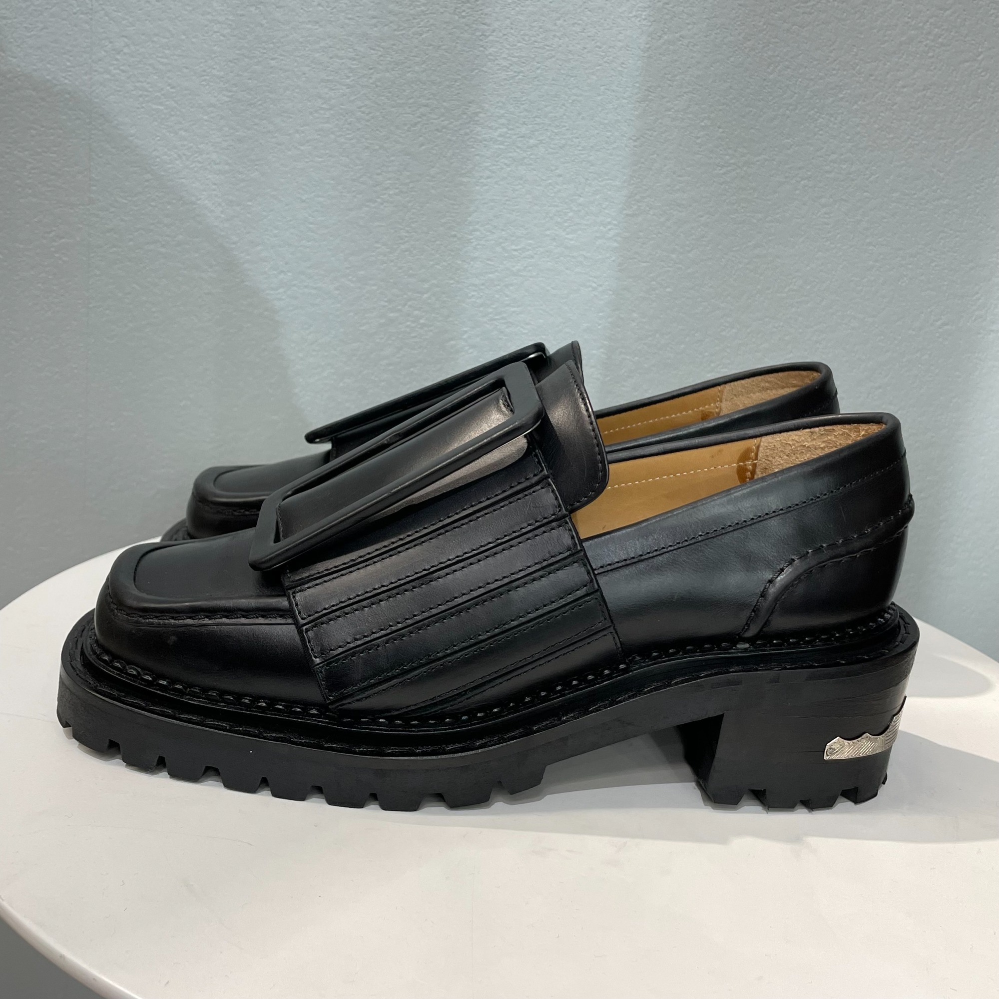 TOGA PULLA/トーガ プルラ】よりスクエアトゥ レザーローファーの買取