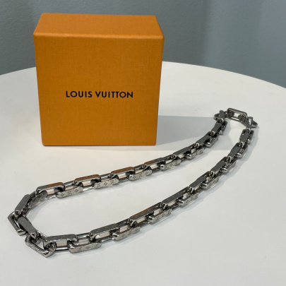 「ラグジュアリーブランドのLOUIS VUITTON 」