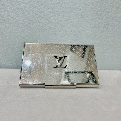 「ラグジュアリーブランドのLOUIS VUITTON 」