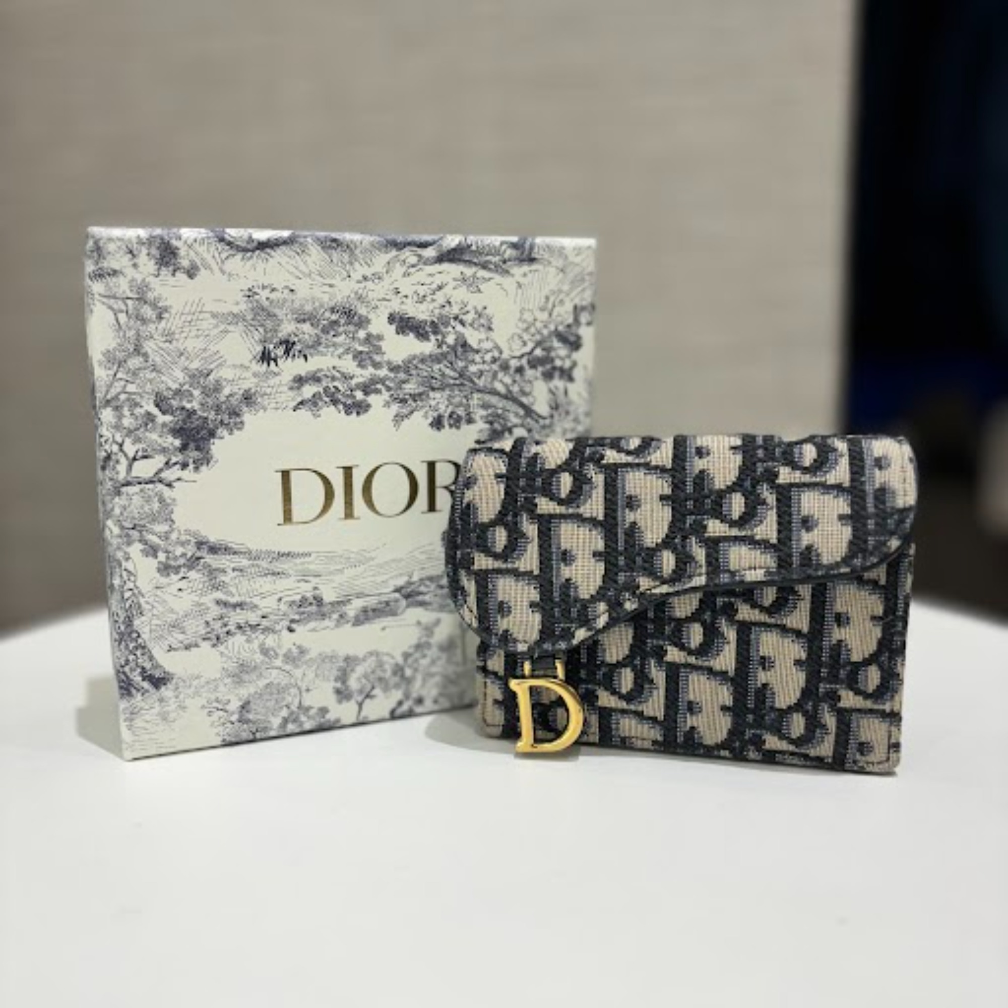 Christian Dior/クリスチャン ディオール】より【SADDLE フラップ