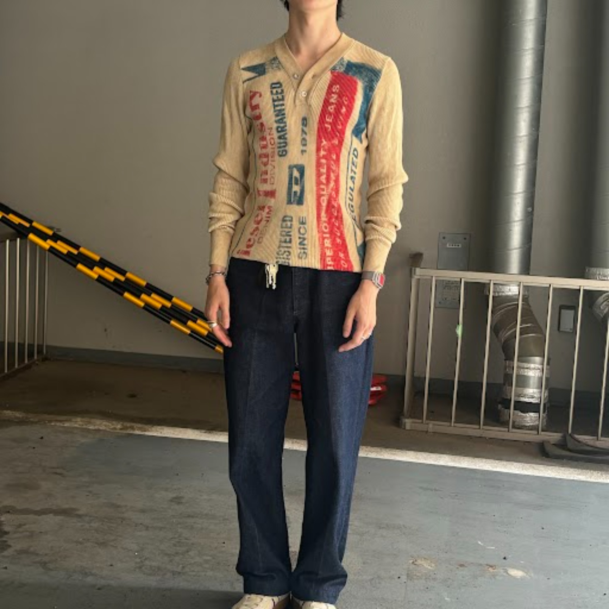 【レア】DIESEL ベージュ プリントヘンリーネックセーター レア】DIESEL ベージュ プリントヘンリーネックセーター レア