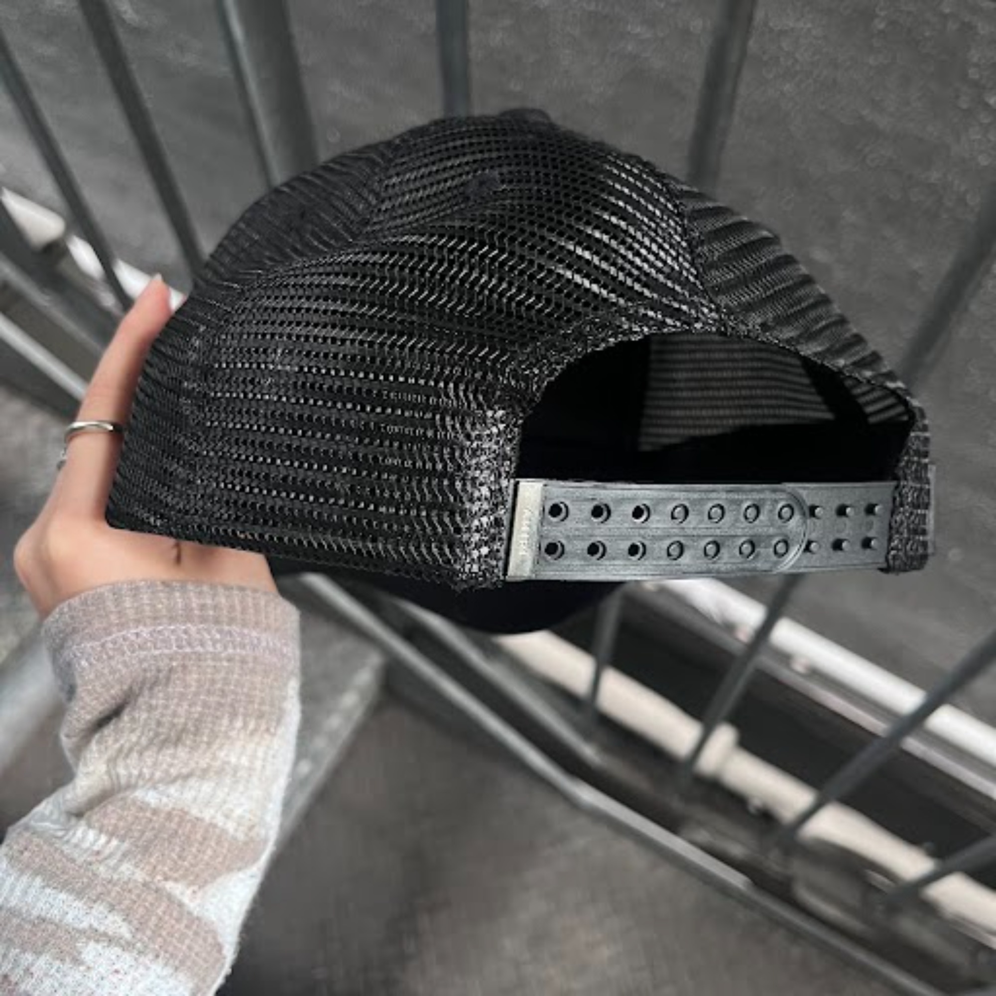 AMIRI/アミリ】より【ロゴトラッカーキャップ】の買取入荷の