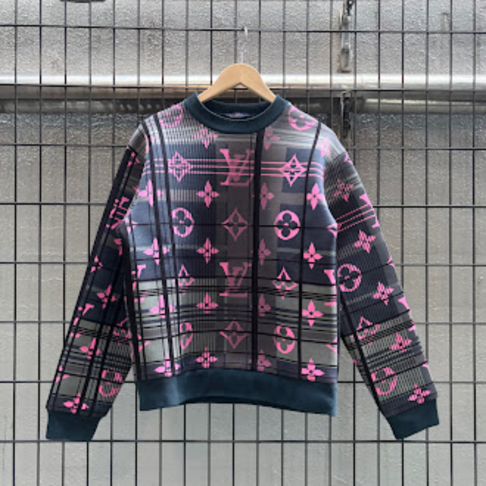 Louis Vuitton 水彩花柄 スウェット LOUIS VUITTON（スウェット ・ マルチカラー）のフリマアイテム一覧