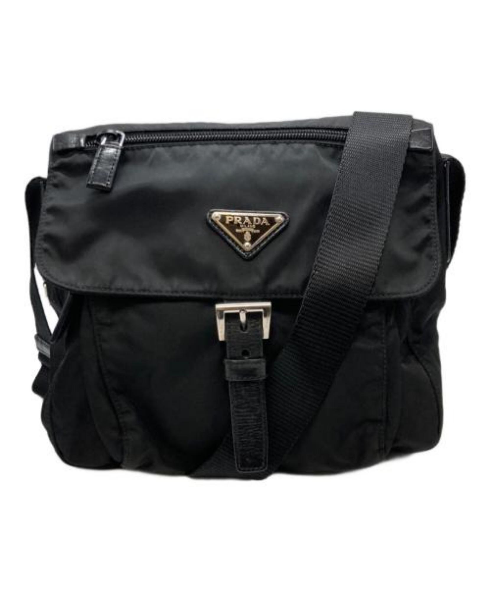 PRADA ナイロンショルダーバッグ 永遠の定番。PRADA（プラダ）のナイロンショルダーバッグをご紹介