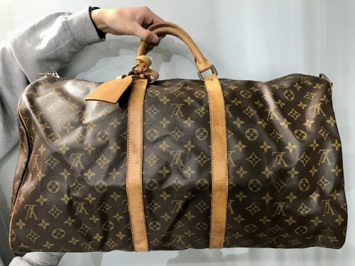 ラグジュアリーブランドのLOUIS VUITTON 　