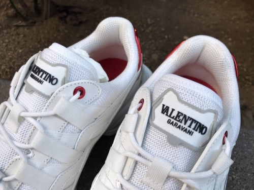 ヴァレンティノのスニーカー