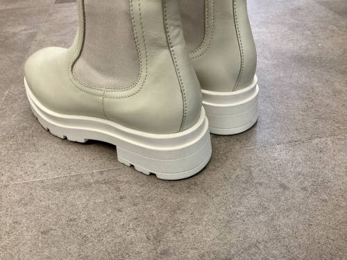 サイドゴアチェルシーブーツの買取入荷