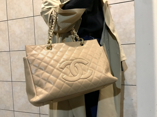 シャネルのショルダーバッグ