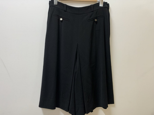 シャネルのワイドカプリパンツ