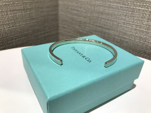 ティファニーのバングル