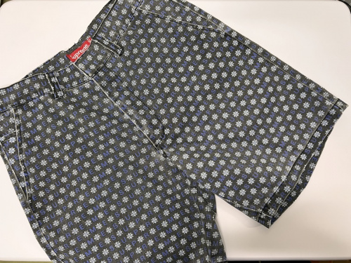 SUPREMEのシュプリーム