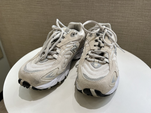 スニーカーのNEW BALANCE