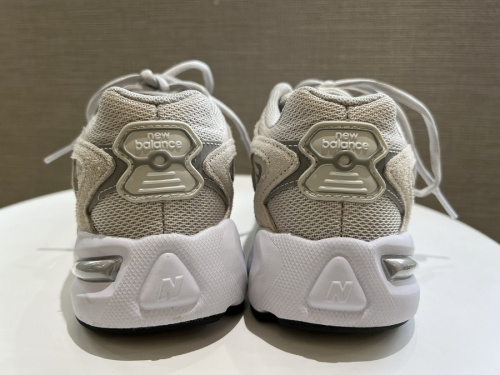 ニューバランスのスニーカー ローカットスニーカー