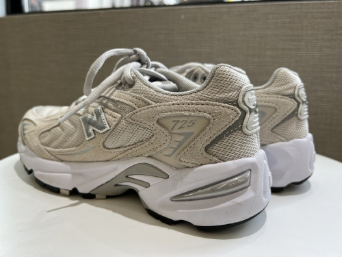 スニーカー ローカットスニーカーのレディース　八王子　買取