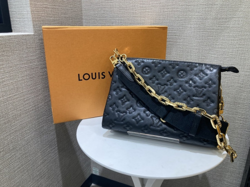 ラグジュアリーブランドのLOUIS VUITTON 　