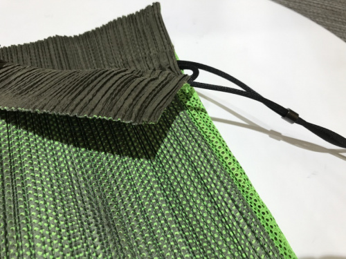 ショルダーバッグのプリーツ巾着バッグ