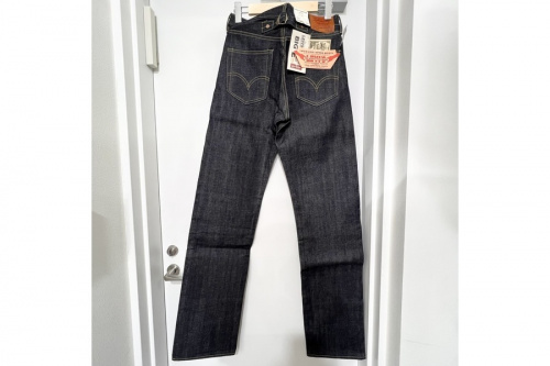 リーバイスのデニムパンツ　