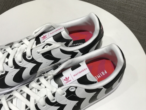 アディダス×マリメッコのMARIMEKKO STAN SMITH