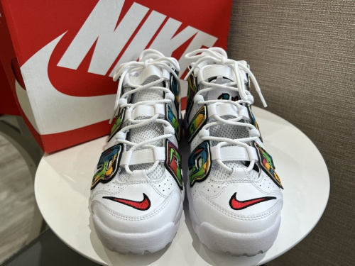 ナイキのAIR MORE UPTEMPO