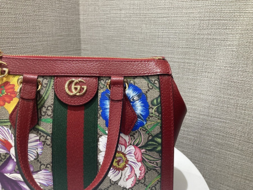 グッチのフローラ2WAYバッグ