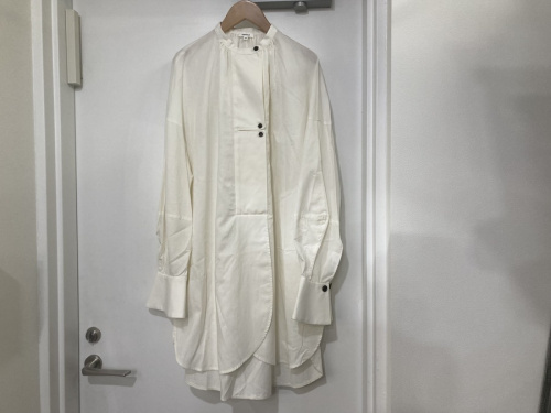 エンフォルドのSOMELOSツイルオーバーロングブラウス