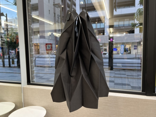 ドメスティックブランドのISSEY MIYAKE  × iittala