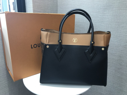 LOUIS VUITTON 　のルイ ヴィトン　