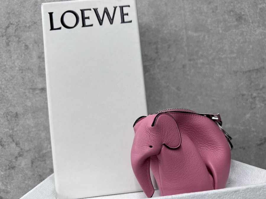 ラグジュアリーブランド【LOEWE/ロエベ】より エレファントチャームを 