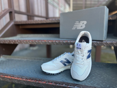 「スニーカーのNEW BALANCE 」