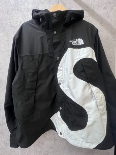 「ストリートブランドのSupreme×THE NORTH FACE 」