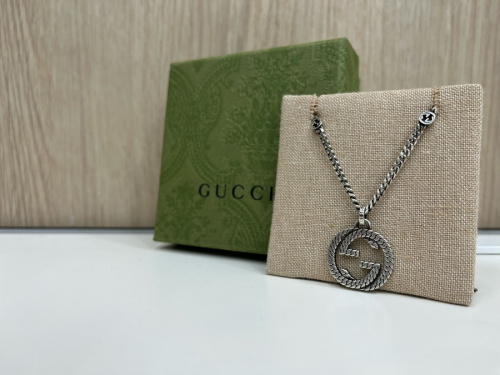 グッチのインターロッキングシルバーネックレス Gネックレス GG