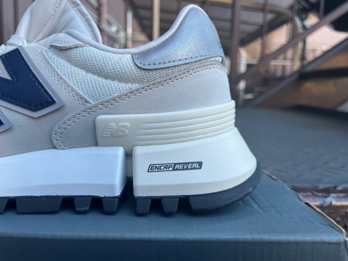 ニューバランスのnew balance ms1300th