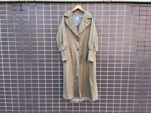 アメリヴィンテージのバックフリルトレンチコート　AMERI