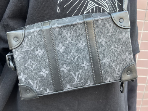 LOUIS VUITTON のルイ ヴィトン