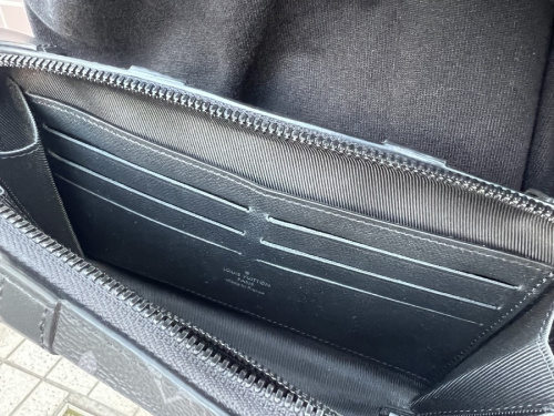 ソフト トランクウォレットのM69838