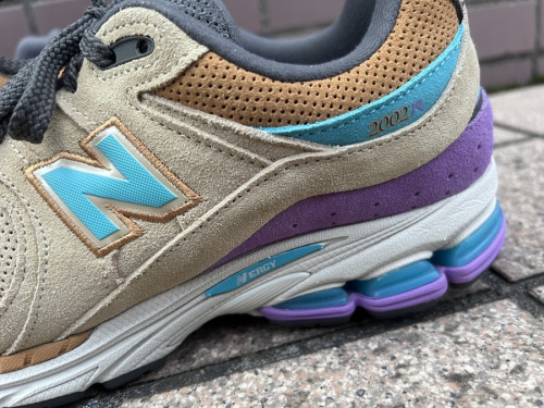 ニューバランスの2002RWA