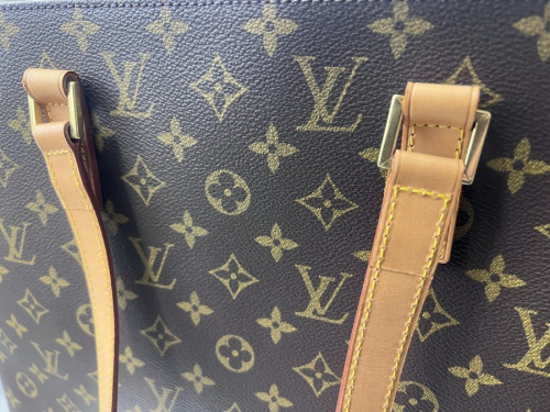 LOUIS VUITTON  のルイ ヴィトン