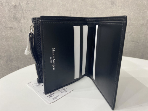 二つ折り財布のデザイナーズブランド