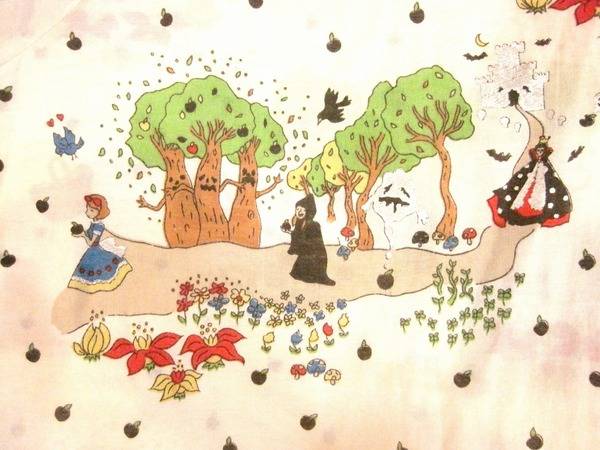 白雪姫、三匹の子豚、童話の中の世界をイメージしたワンピース 