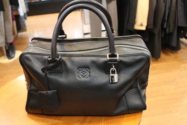2016年最後のブログです。LOEWE バッグ アマソナ36 新入荷【トレファク