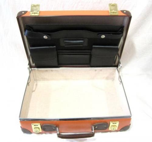 iPadケースでも注目を集めたGLOBE-TROTTER(グローブトロッター)18