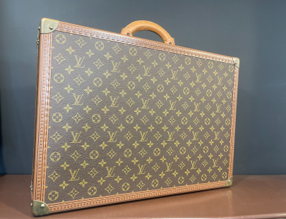 「ラグジュアリーブランドのLOUIS VUITTON 」