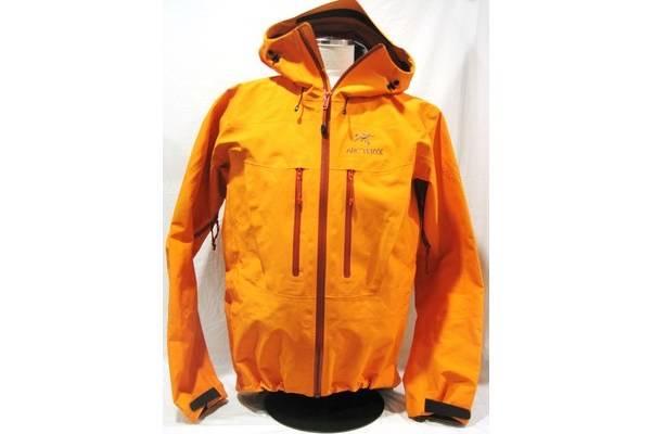 ARC'TERYX(アークテリス)KHUNO PARKA マウンテンパーカー まじで使える