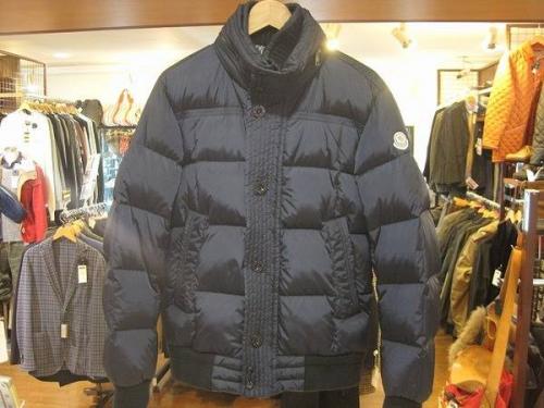 ダウンジャケットのモンクレール