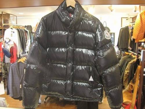 モンクレールのMONCLER