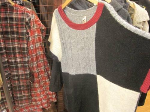 モンドリアンルックのニットワンピース