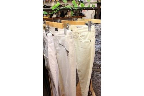 ボトムス・スカートのカラーパンツ